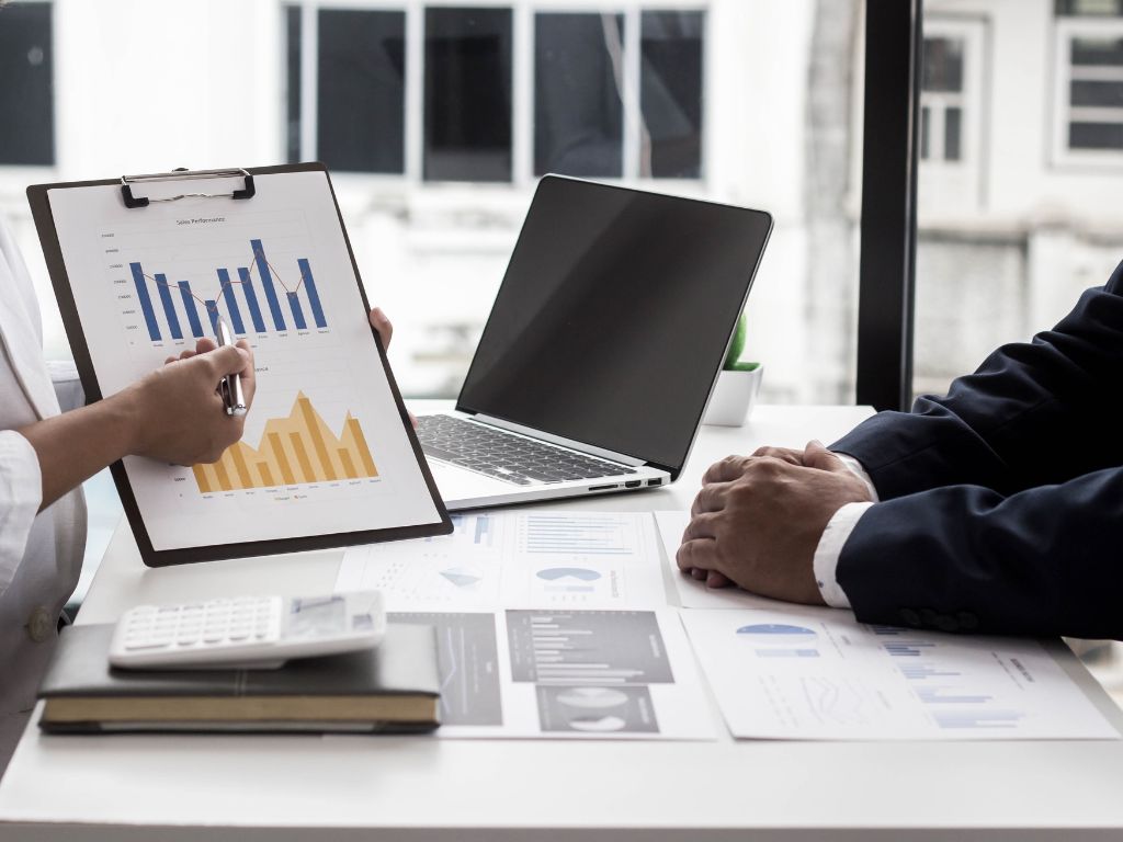 Estudos mostram que corretoras que investem em tecnologia adequada conseguem reduzir em até 70% o tempo gasto em processos manuais.