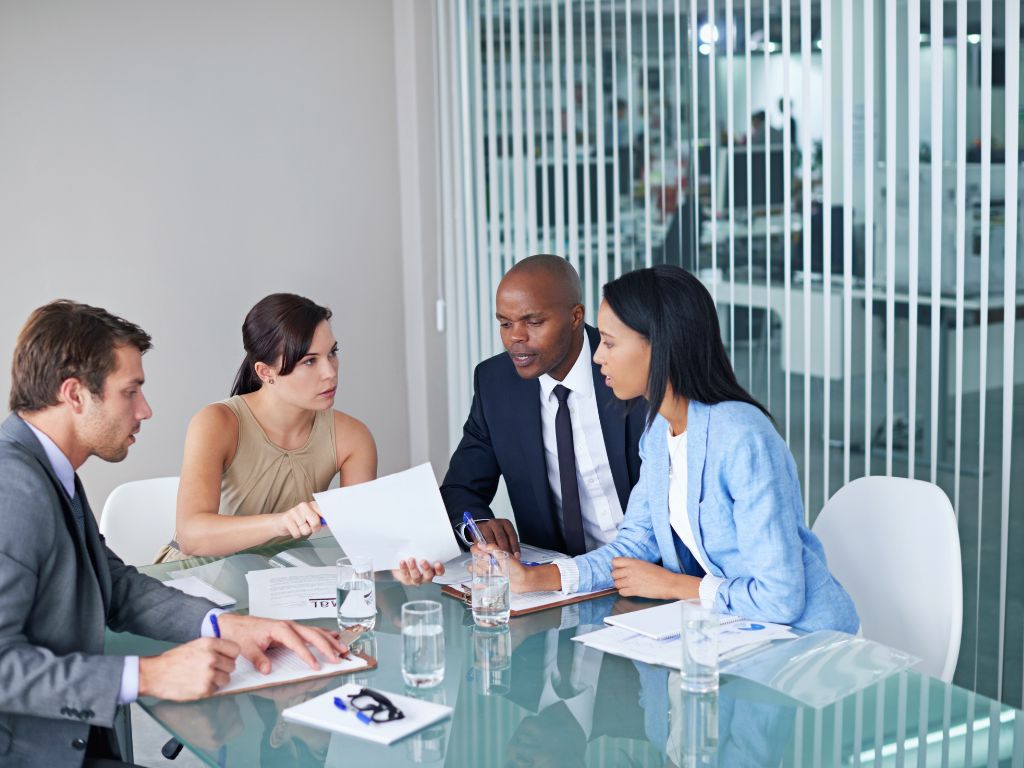 Gestores relatam menos conflitos internos, menor rotatividade e facilidade em atrair talentos. Afinal, bons corretores querem trabalhar onde podem performar. 