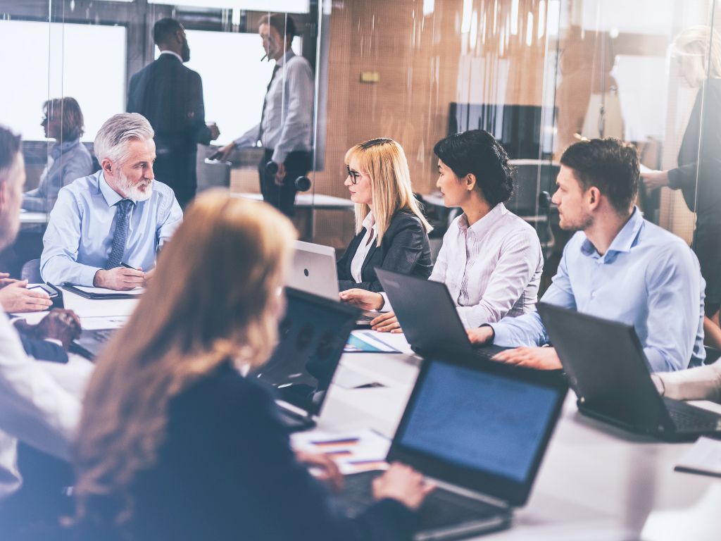 A gestão de custos bem estruturada também prepara sua corretora para oportunidades futuras, como expansão para novos ramos, contratação de equipe adicional ou investimentos em tecnologias disruptivas. 