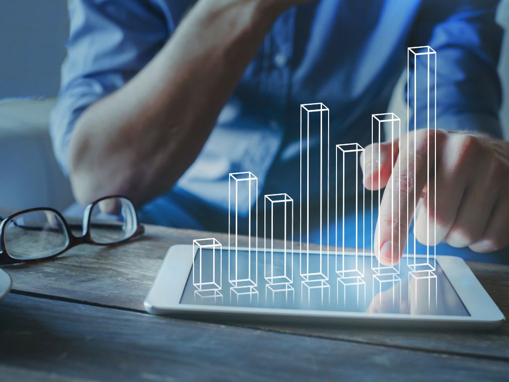 Nem sempre o problema está na seguradora. Clientes inadimplentes geram cancelamentos e estornos de comissão que impactam diretamente seu caixa. Monitore de perto a inadimplência por cliente e produto. 