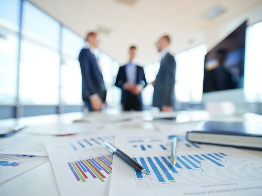 Conhecer esses números permite tomar decisões conscientes sobre investimentos, contratações e expansão. Sem eles, você navega no escuro e arrisca a sustentabilidade do negócio.