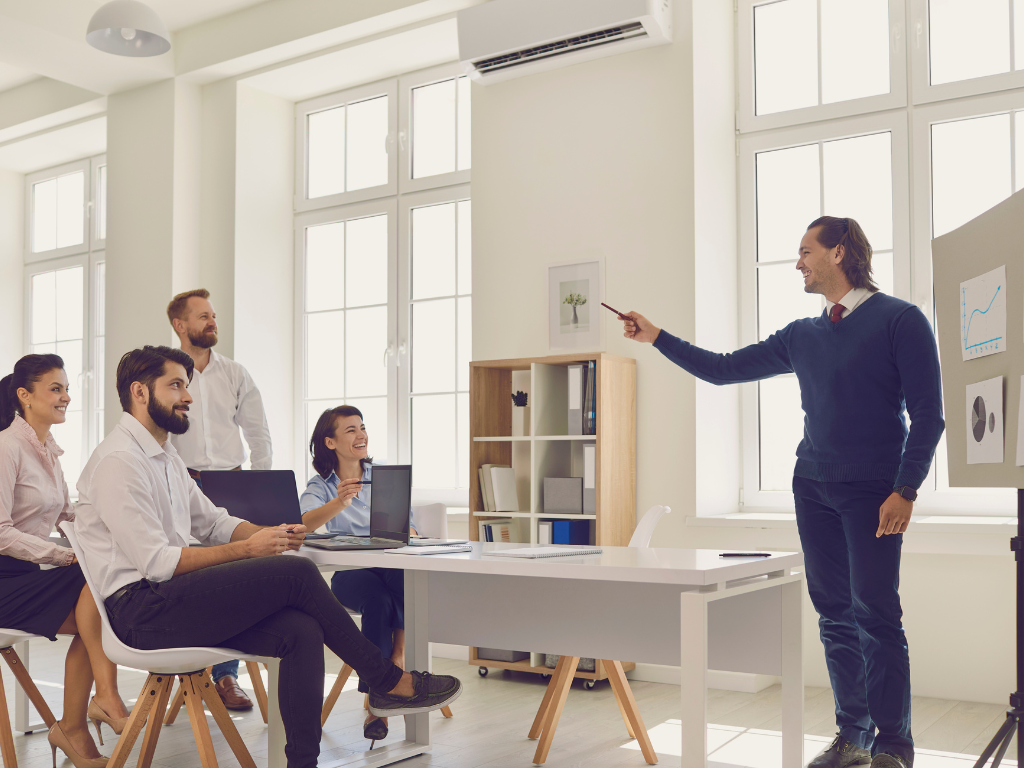 A programação neurolinguística para vendas, ou também conhecido como PNL, é um conjunto de técnicas e estratégias voltadas para entender como as pessoas pensam, se comunicam e tomam decisões. 