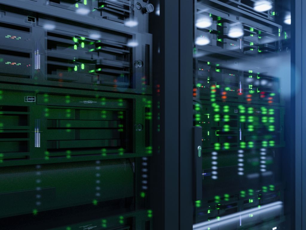 Provedores especializados mantêm certificações de segurança atualizadas, logs de acesso detalhados e políticas de retenção que atendem automaticamente às exigências regulatórias.