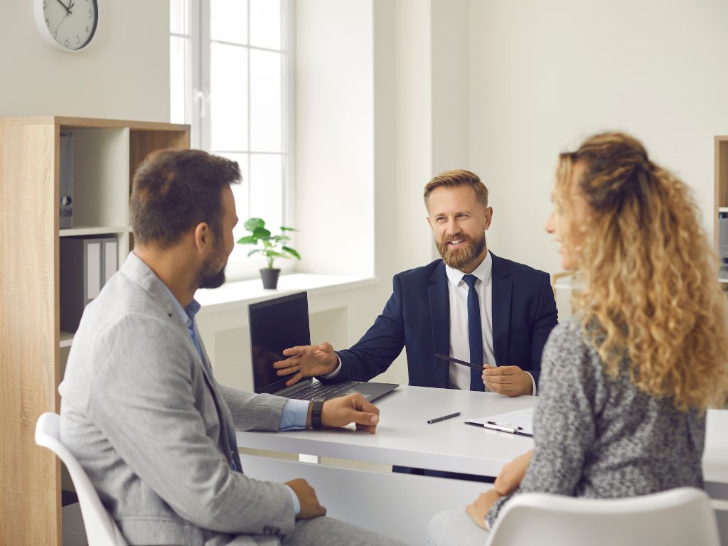 O sindicato de corretores de seguros é uma entidade de representação profissional que defende os direitos e interesses dos corretores de seguros, pessoas físicas e jurídicas, em âmbito regional ou estadual. 
