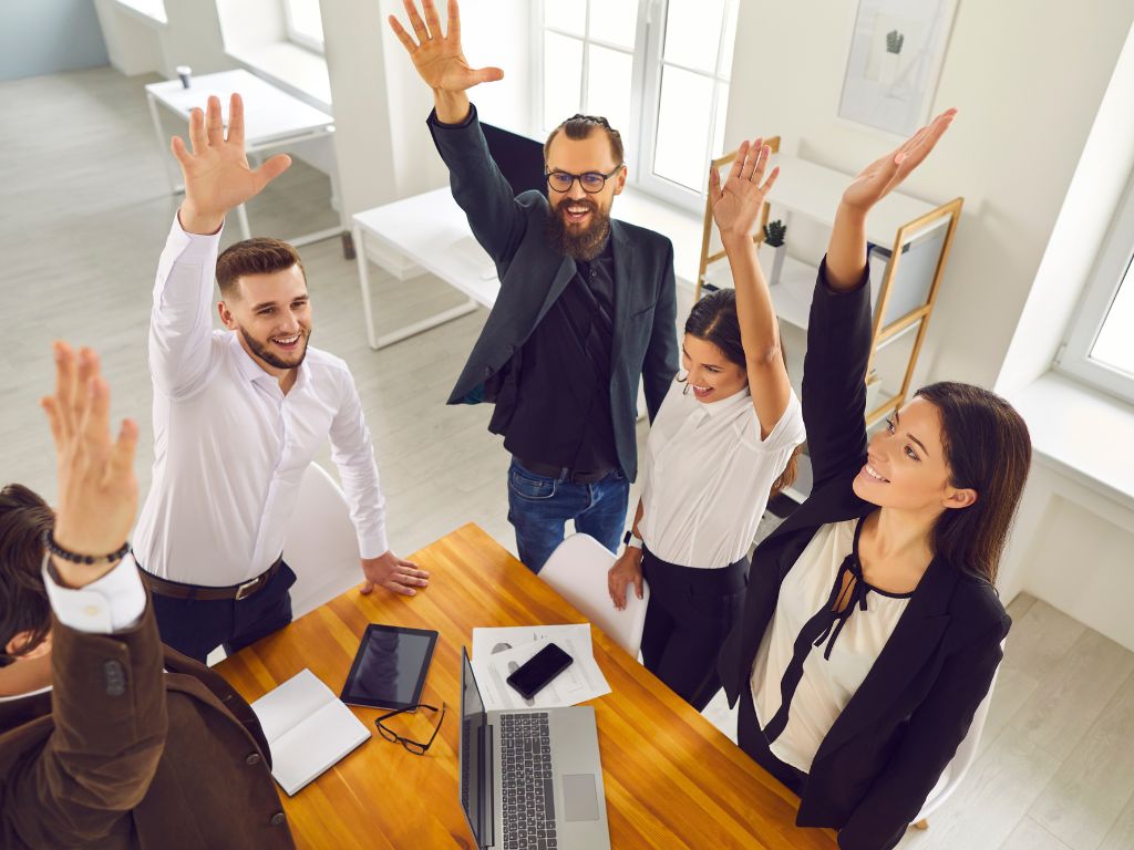 Além disso, sistemas integrados facilitam o acompanhamento pós-treinamento e permitem mensurar objetivamente os resultados obtidos. Consequentemente, a tecnologia se torna uma aliada fundamental para o sucesso comercial.