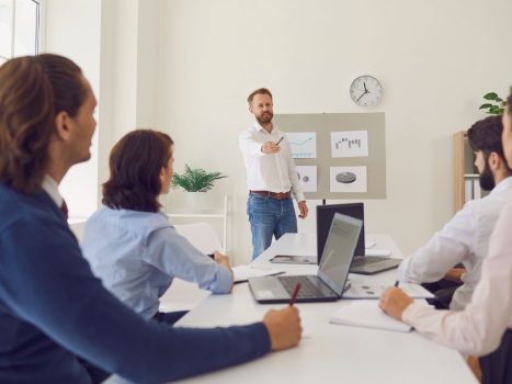 Treinamento de vendas: veja como montar um completo para a sua equipe ter sucesso!