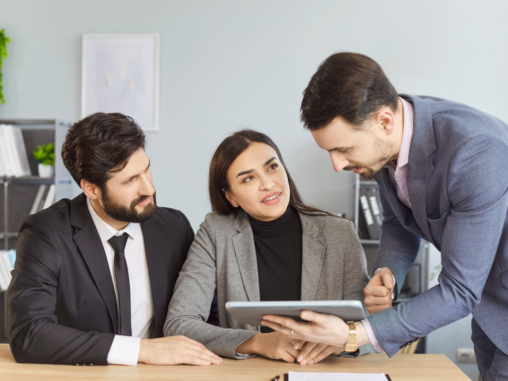 Como prospectar clientes para seguros? 12 técnicas comprovadas e scripts vencedores