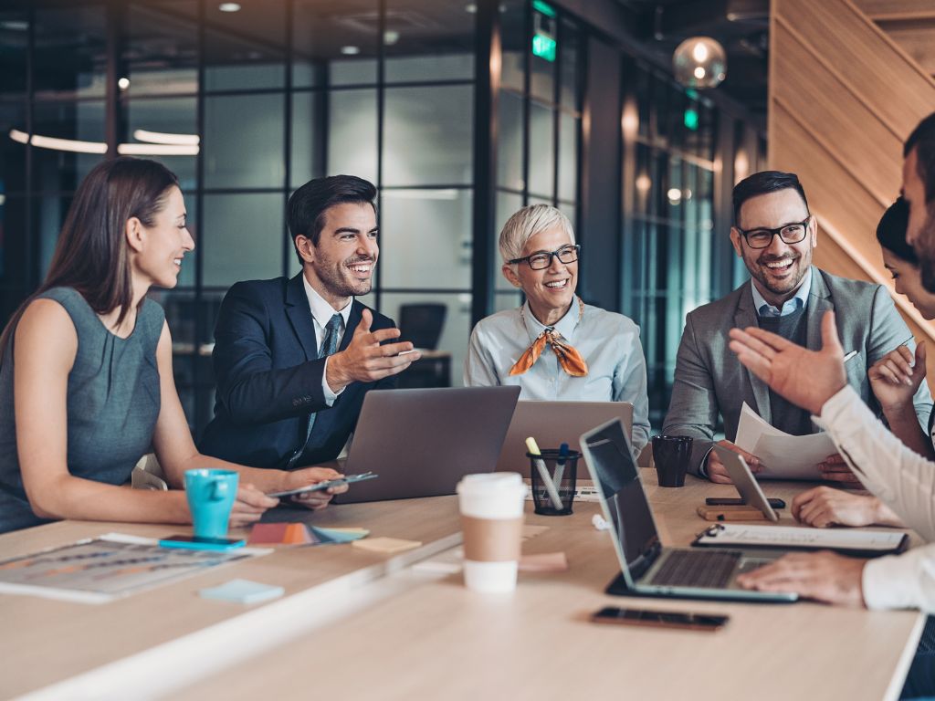 Descubra como abrir uma corretora de seguros. Guia prático com certificação, custos, requisitos legais e dicas para começar seu negócio com sucesso.