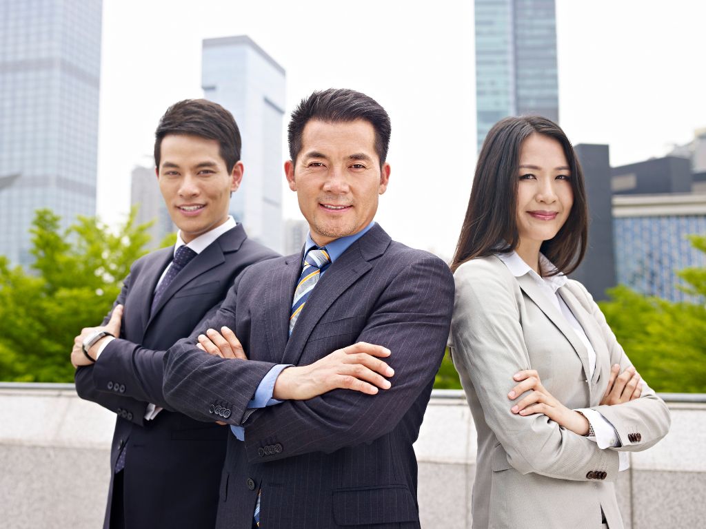 Descubra como abrir uma corretora de seguros. Guia prático com certificação, custos, requisitos legais e dicas para começar seu negócio com sucesso.