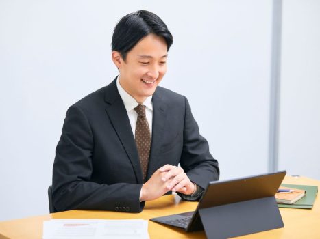 Como vender seguro online? Confira as melhores dicas para aumentar o faturamento da sua corretora